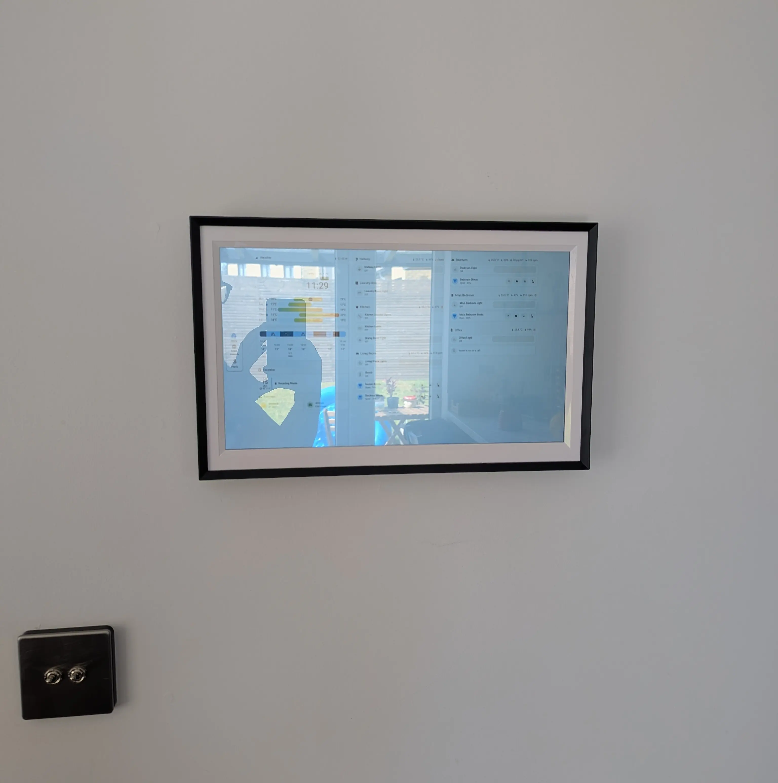 The wall mounted smart frame